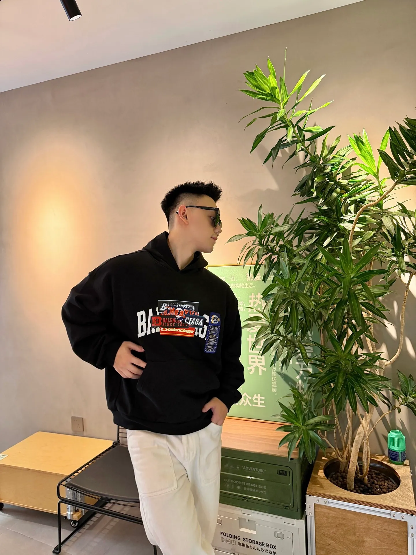 「 」